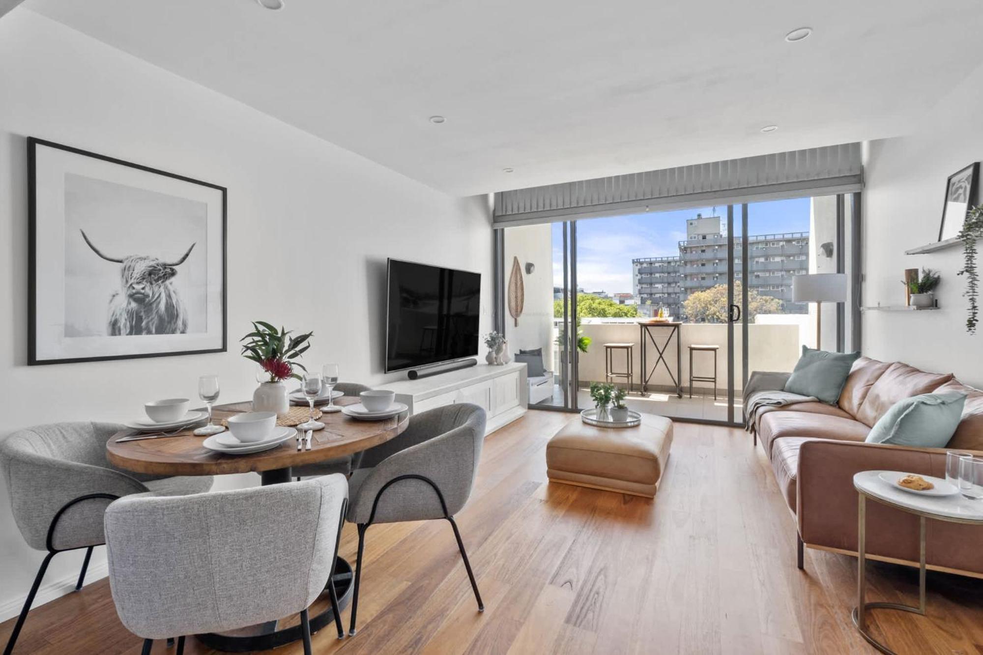 Charming Camperdown Hideaway With Parking