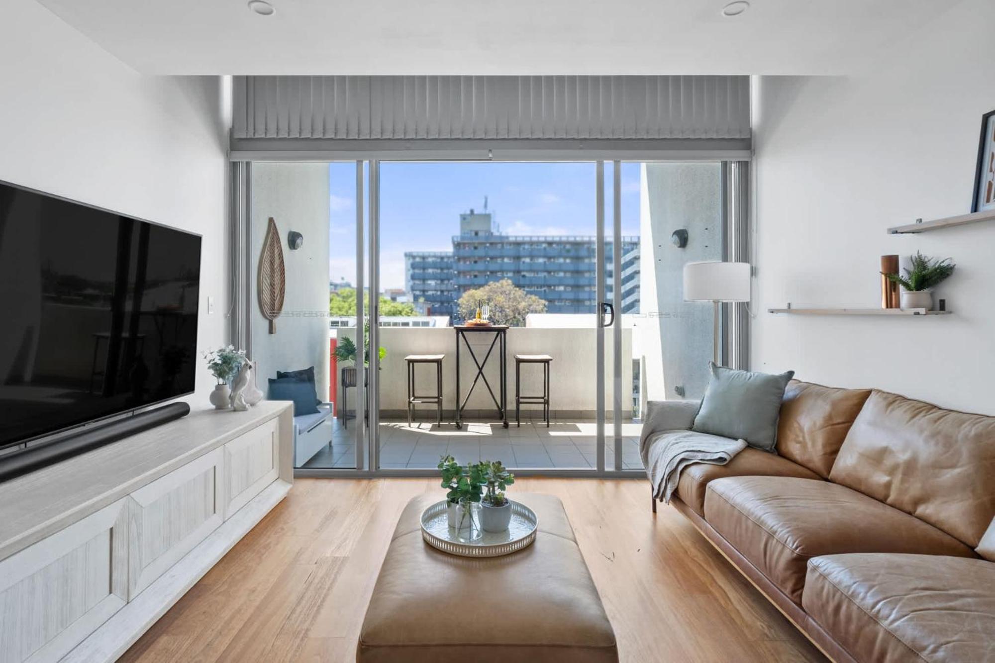 Apartment Charming Camperdown Hideaway With Parking *